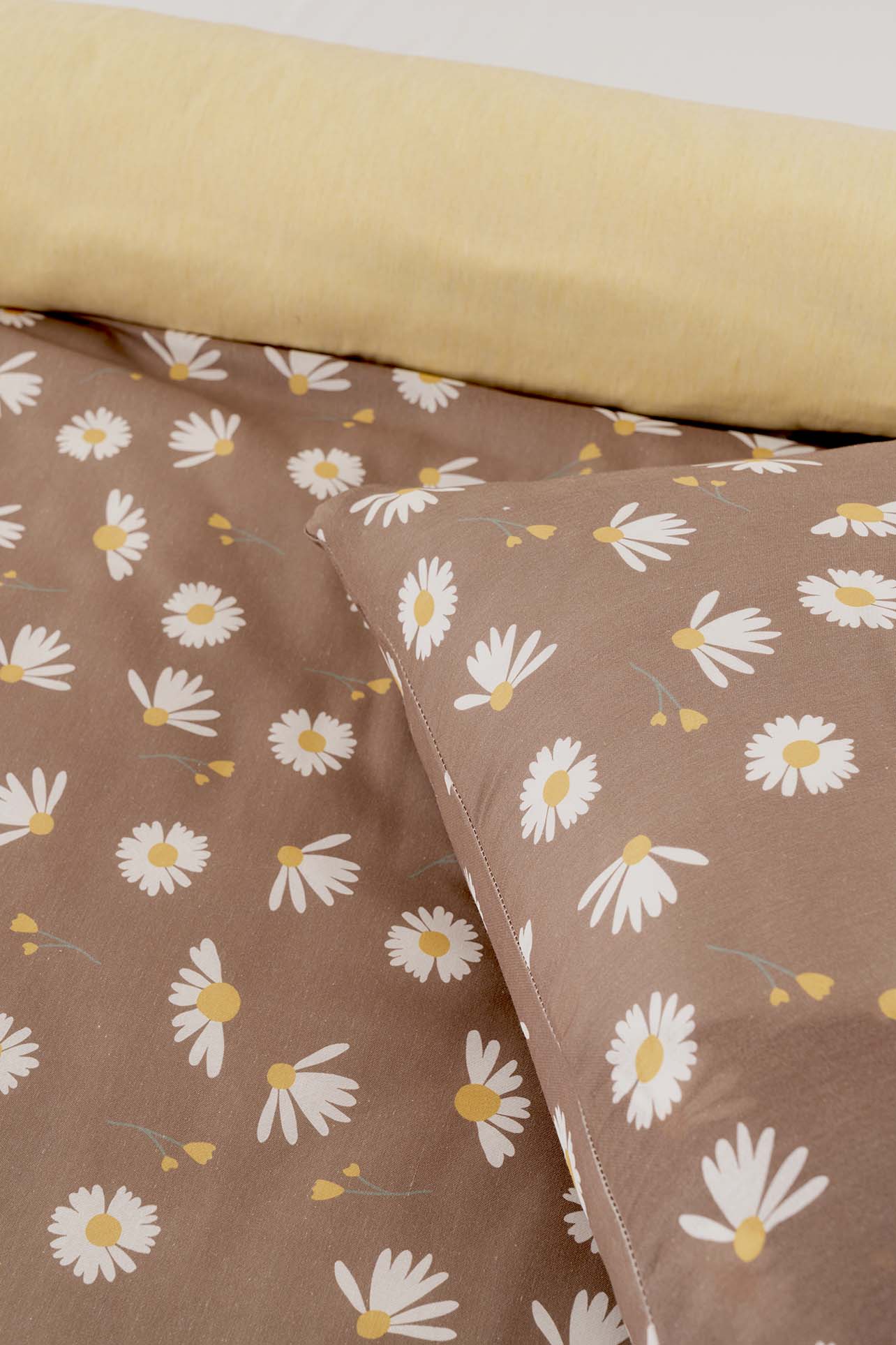 Brown Daisy Polycotton Double Size Duvet Cover Set, Zipper, 200×215 cm, 3-Piece